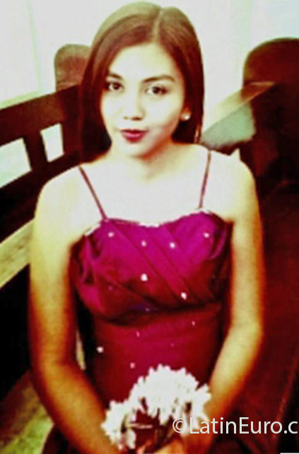 Date this nice looking Philippines girl Rheia from Bataan PH863