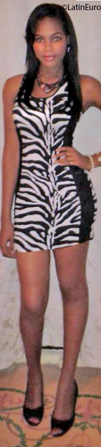 Date this nice looking Dominican Republic girl Sara from Santo Domingo DO24644