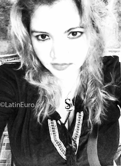 Date this voluptuous Honduras girl Sehira from Tegucigalpa HN1954