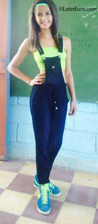 Date this charming Honduras girl Stela from Tela HN1956