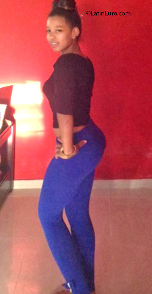Date this funny Dominican Republic girl Elizabeth from Santo Domingo DO24653