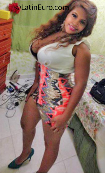 Date this attractive Dominican Republic girl Doris from Santo Domingo DO24675
