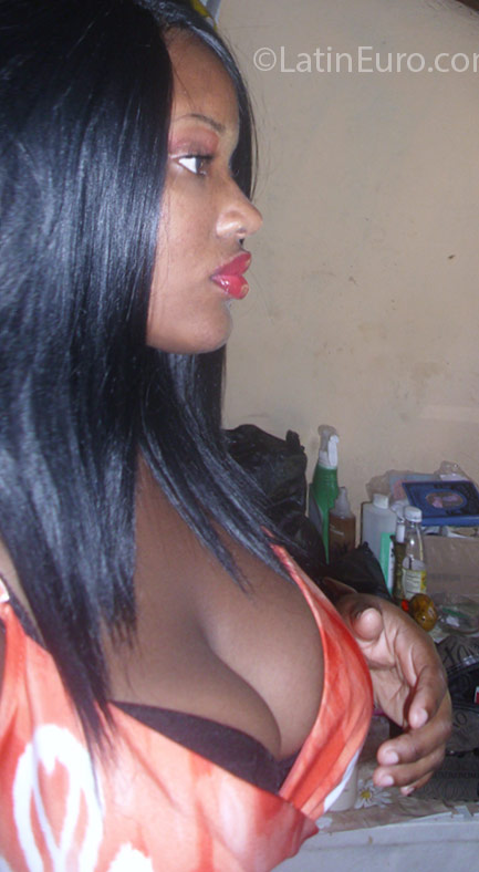 Date this athletic Jamaica girl Tina from Kingston JM2249