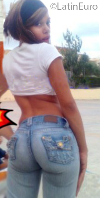 Date this sultry Dominican Republic girl Jessica from Santo Domingo DO24850