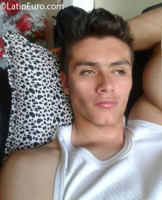 Date this tall Colombia man Jonathan from Bogota CO18623