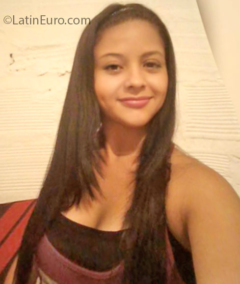 Date this gorgeous Colombia girl Yesenia from Medellin CO18634