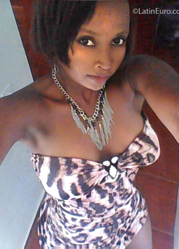 Date this happy Dominican Republic girl Isabel from Santo Domingo DO33226