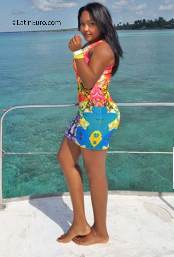 Date this young Dominican Republic girl Yary from Santiago DO24925