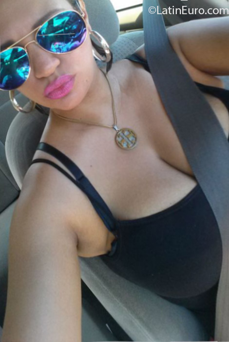 Date this pretty Dominican Republic girl Eli from Santo Domingo DO24973