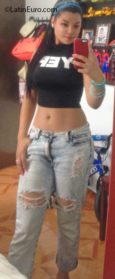Date this hot Colombia girl Julieta from Medellin CO18670