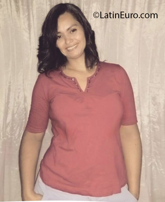 Date this athletic Honduras girl Yenmi from Tocoa HN2044