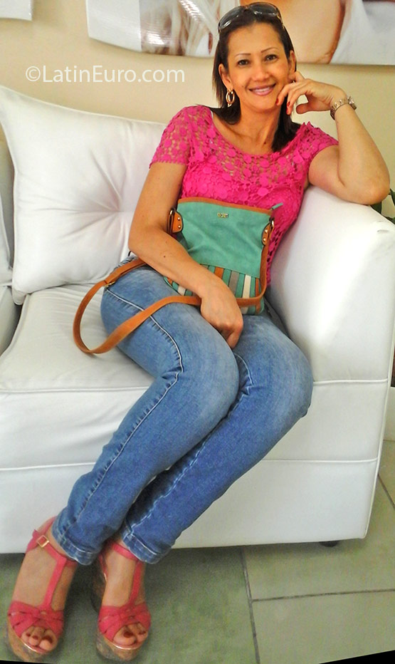 Date this pretty Colombia girl Gloria from Tulua CO18715
