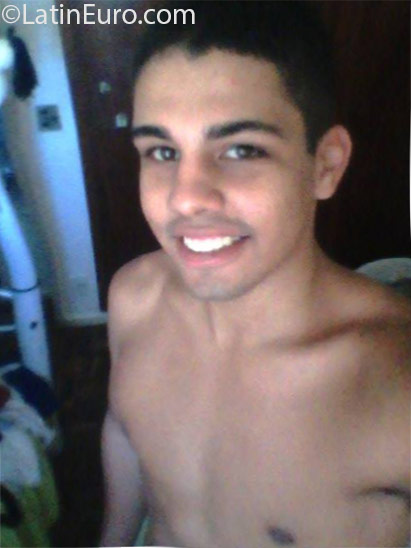 Date this sensual Brazil man Tom from Vitoria BR9607
