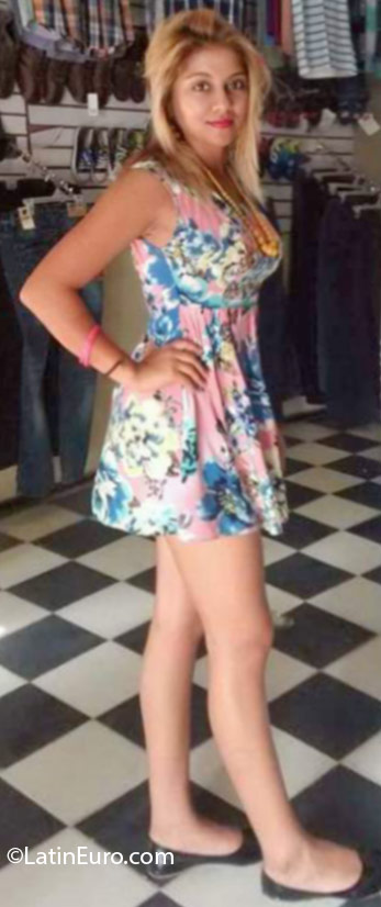 Date this foxy Honduras girl Jasmin from San Pedro Sula HN2054