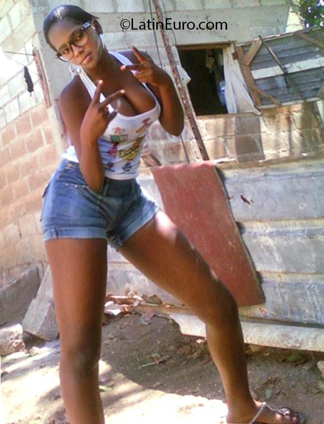 Date this sensual Dominican Republic girl Claribel from San Pedro de Macoris DO25156