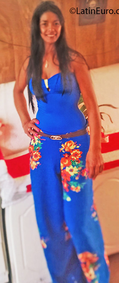 Date this hot Brazil girl Giovana from Indaiatuba BR9615