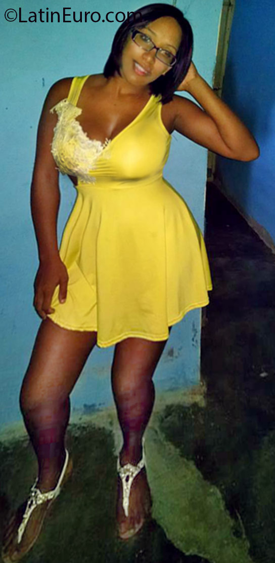 Date this delightful Dominican Republic girl Yanely from Santiago DO25189