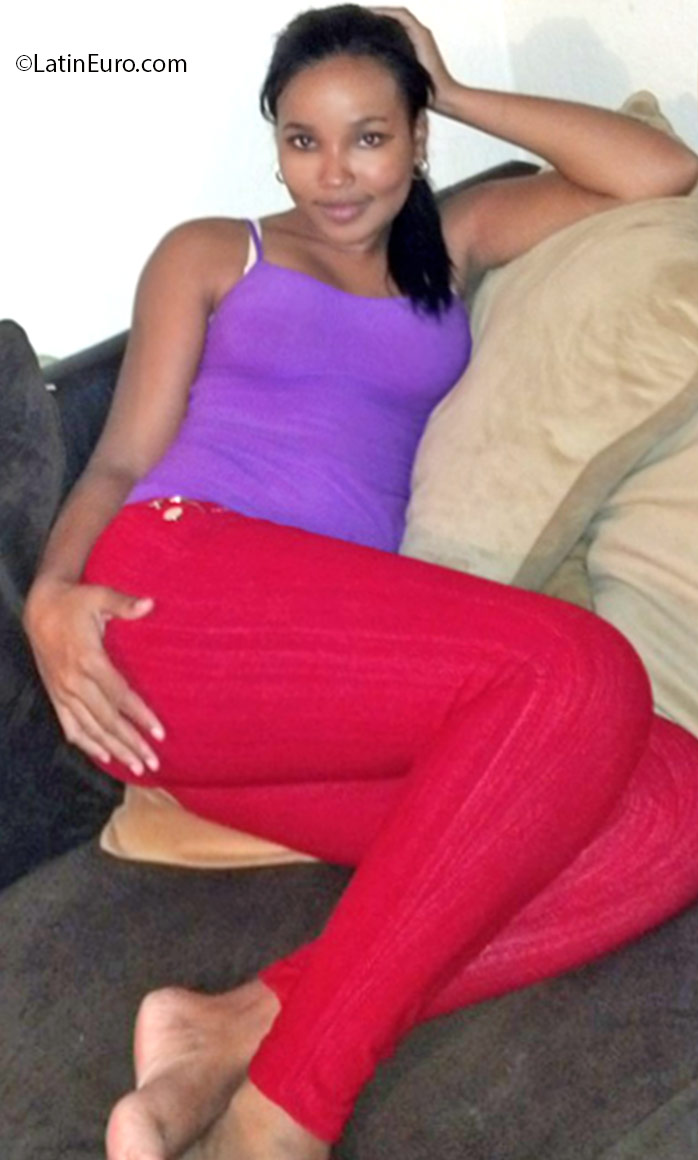Date this stunning Dominican Republic girl Julissa from Santiago DO25234