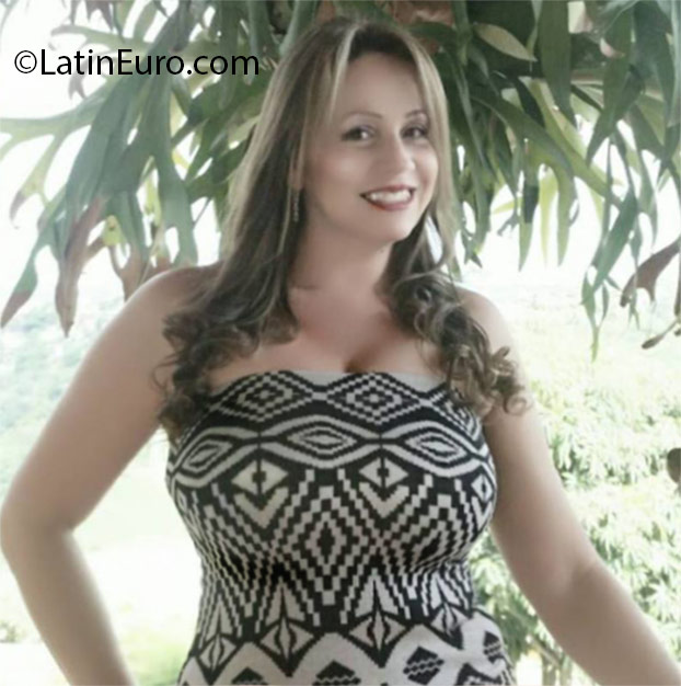 Date this foxy Colombia girl Diana Giron from Cali CO18787
