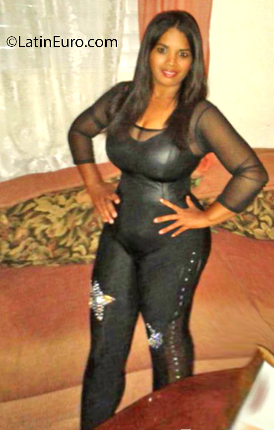 Date this hot Dominican Republic girl Andrais from Santo Domingo DO25268