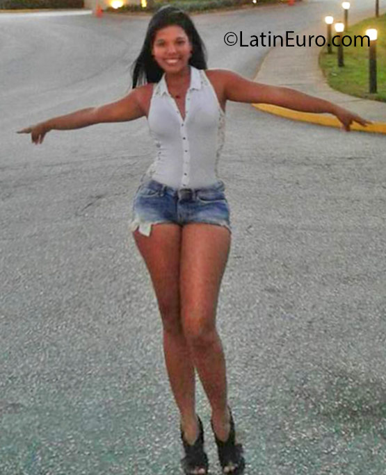 Date this funny Colombia girl Marcella from Bogota CO20715