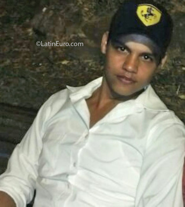 Date this athletic Dominican Republic man Aneudy from Cotui DO25305