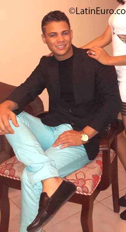 Date this happy Dominican Republic man Elvis from Santiago DO25317