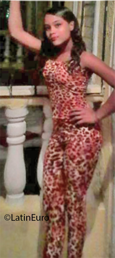 Date this beautiful Dominican Republic girl Yenifer from Santo Domingo DO25346