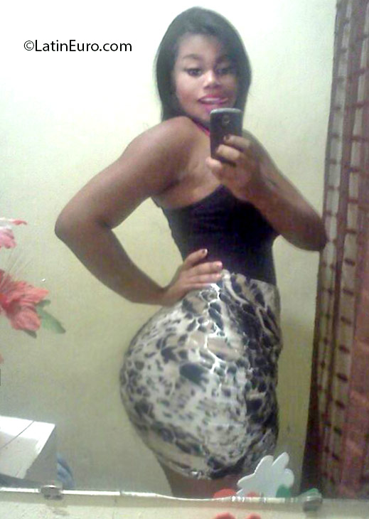 Date this fun Dominican Republic girl Sarah from Santo Domingo DO25407
