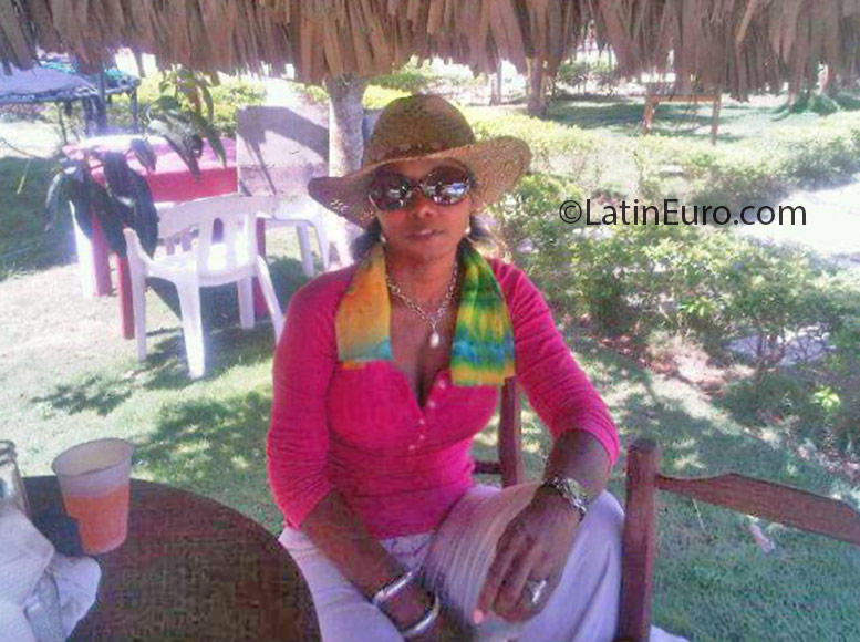 Date this young Dominican Republic girl Raquel from Punta Cana DO26048