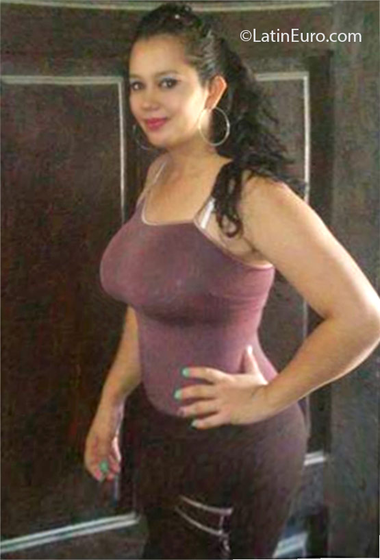 Date this sensual Honduras girl Selenia from San Pedro Sula HN2110