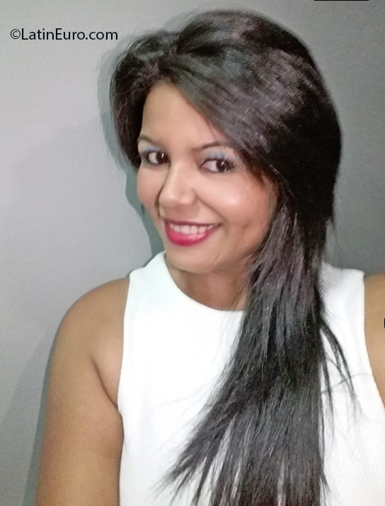 Date this foxy Honduras girl Julissa from Tegucigalpa HN2116