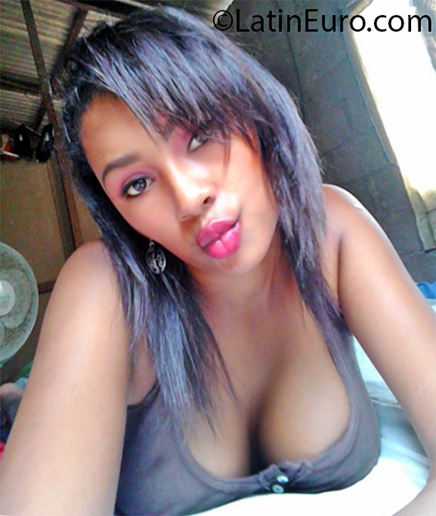 Date this fun Honduras girl Nodie from Tela HN2121