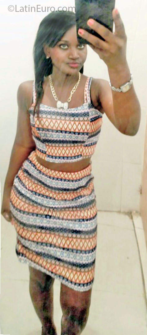 Date this hard body Dominican Republic girl Flaca from Santo Domingo DO25495