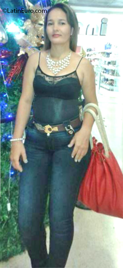 Date this attractive Colombia girl Ganeth from Valledupar CO18848