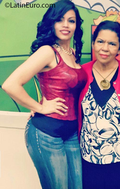 Date this charming Honduras girl Brenda from Tegucigalpa HN2128