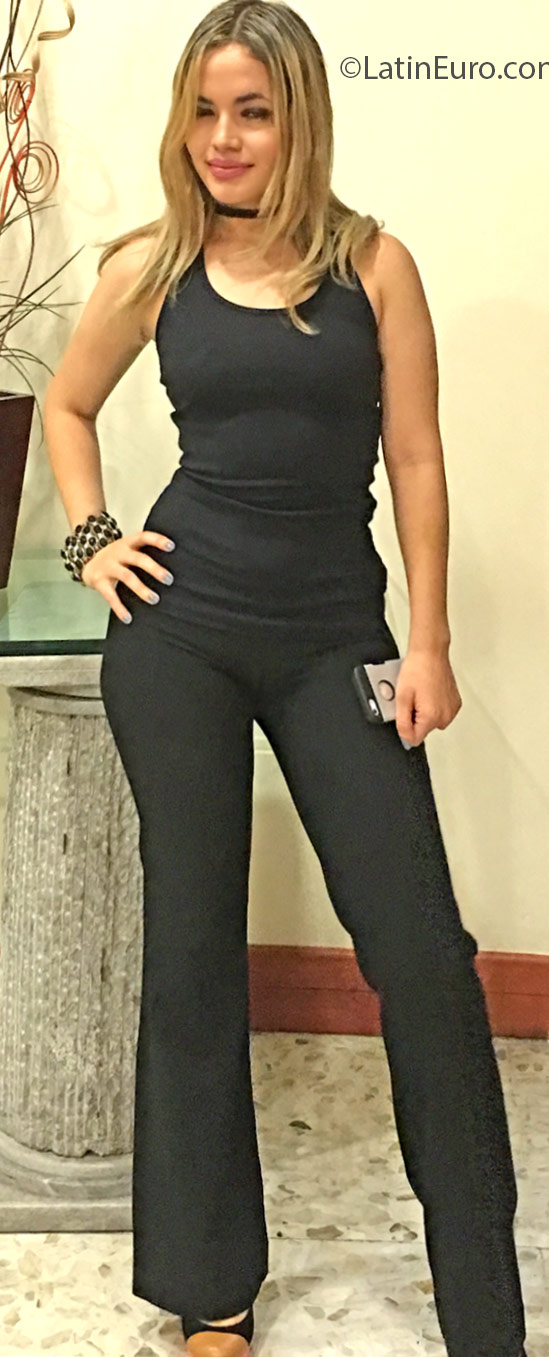 Date this gorgeous Colombia girl Veronica from Cali CO18873