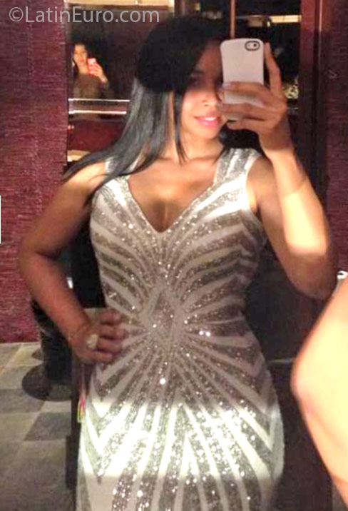 Date this foxy Dominican Republic girl Caterine from Santo Domingo DO25565