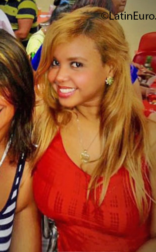Date this lovely Dominican Republic girl Pilar from Santo Domingo DO25568