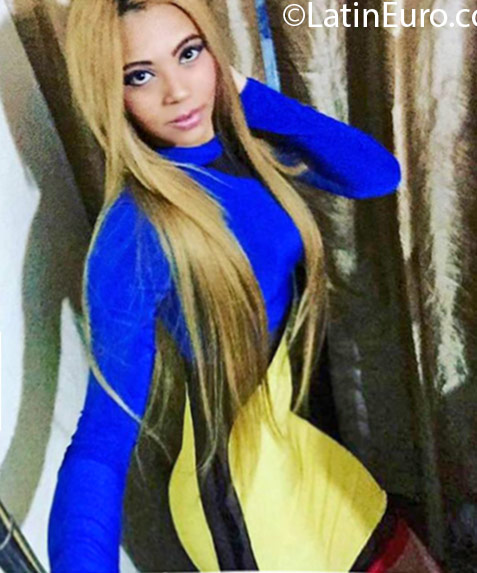 Date this pretty Dominican Republic girl Cheveli from Santo Domingo DO25583