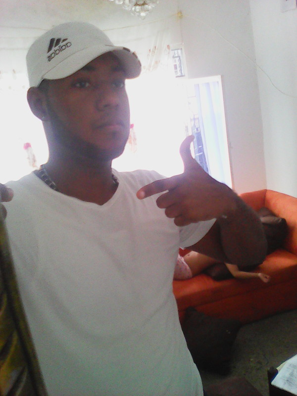 Date this tall Colombia man Kevin from Buenaventura CO18882