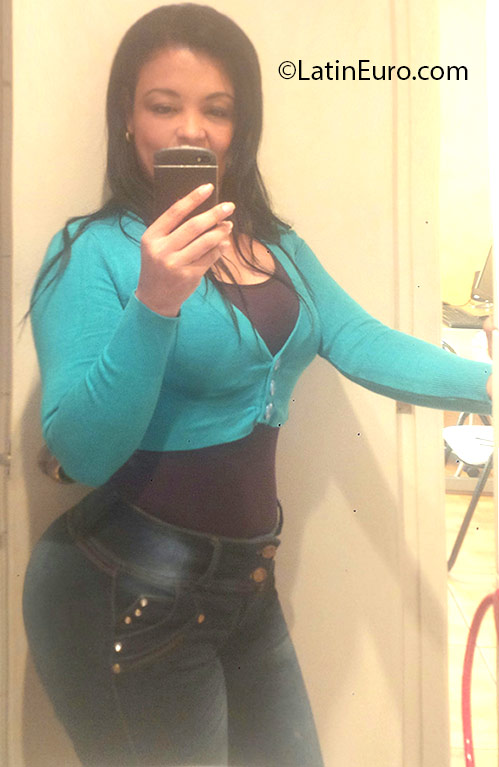 Date this georgeous Colombia girl Isabel from Barranquilla CO18891