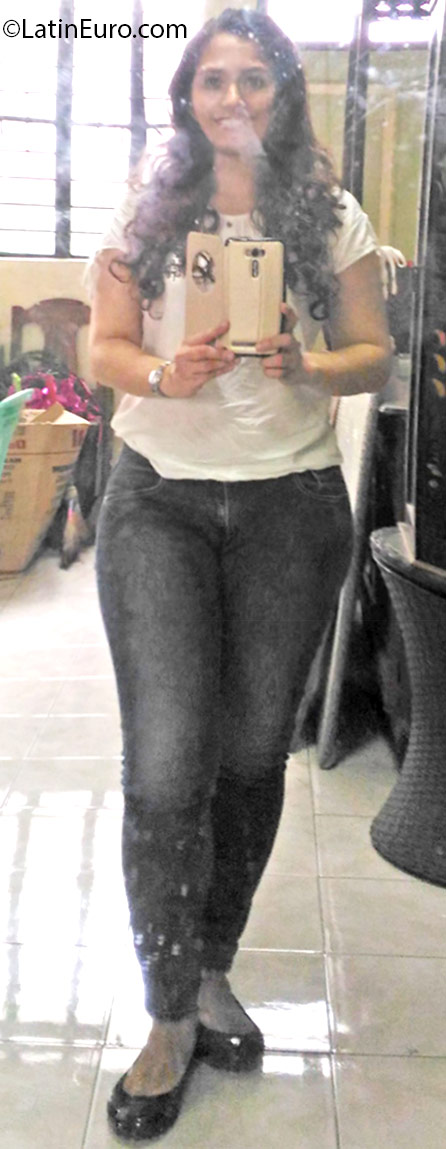Date this delightful Philippines girl Enya from Manila PH894