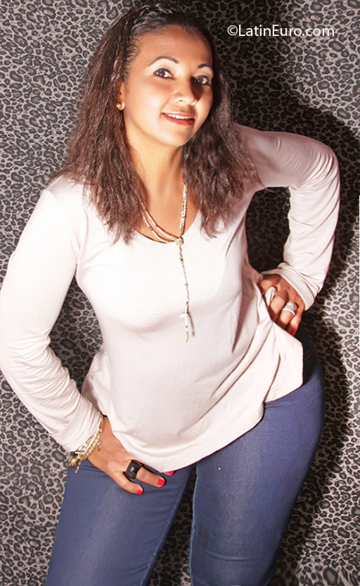 Date this hard body Brazil girl Guilherminia from Florianopolis BR9849