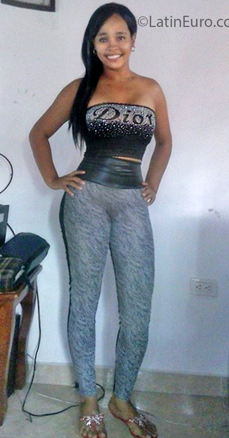 Date this cute Colombia girl Carolina from Cali CO18909