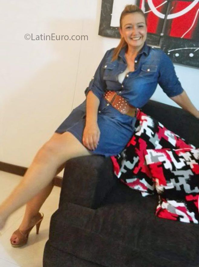 Date this stunning Colombia girl May from Cali CO18913