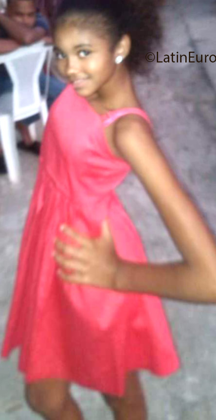 Date this pretty Dominican Republic girl Krissi from Santo Domingo DO25662