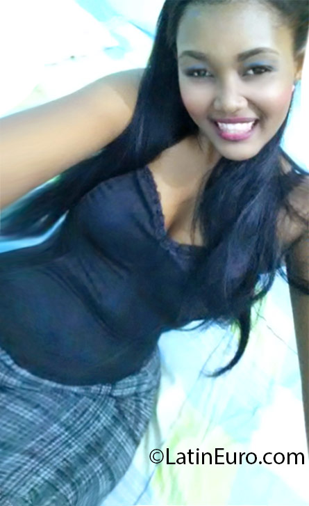 Date this foxy Dominican Republic girl Angelica from Santo Domingo DO25669