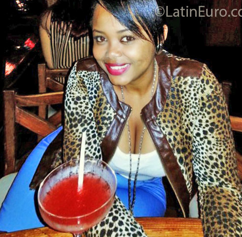 Date this good-looking Dominican Republic girl Yiya from Santo Domingo DO25729