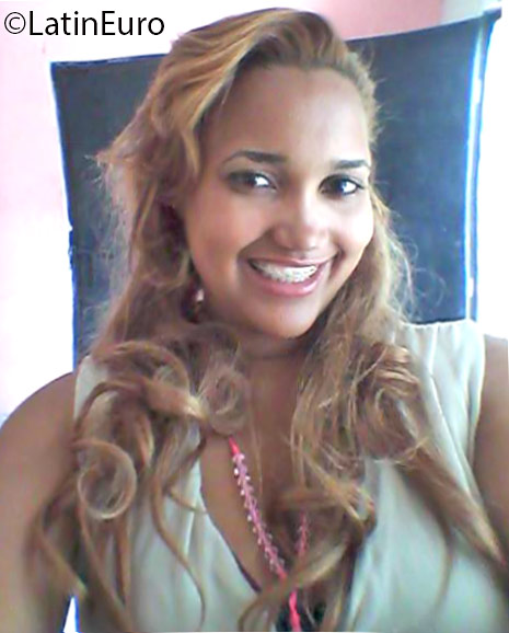 Date this funny Dominican Republic girl Aprenda from Bonao DO25743